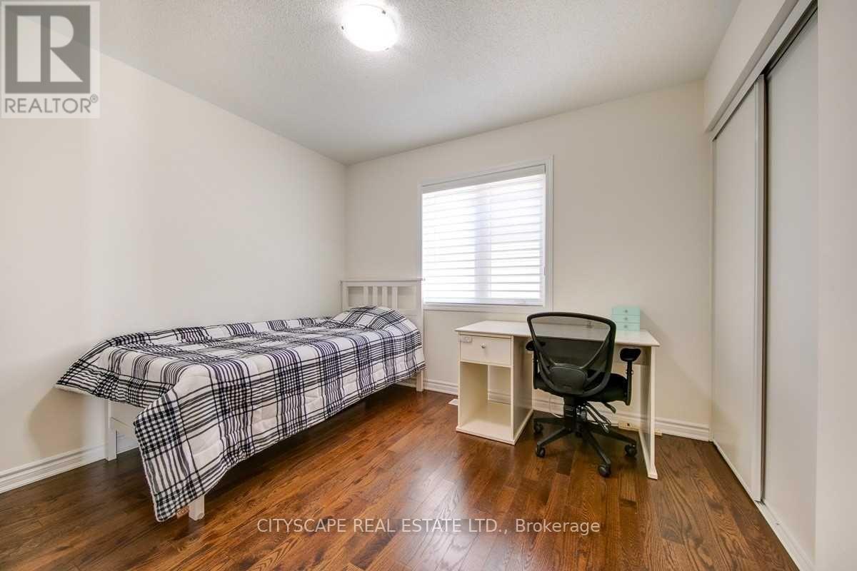Photo 21 of 141 Hatt Court, Milton ON