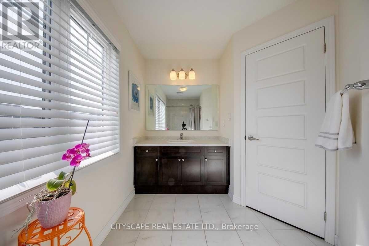Photo 17 of 141 Hatt Court, Milton ON