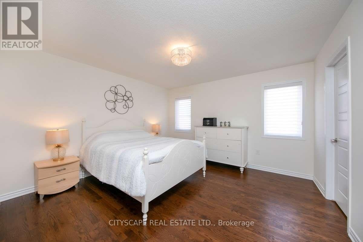 Photo 2 of 141 Hatt Court, Milton ON