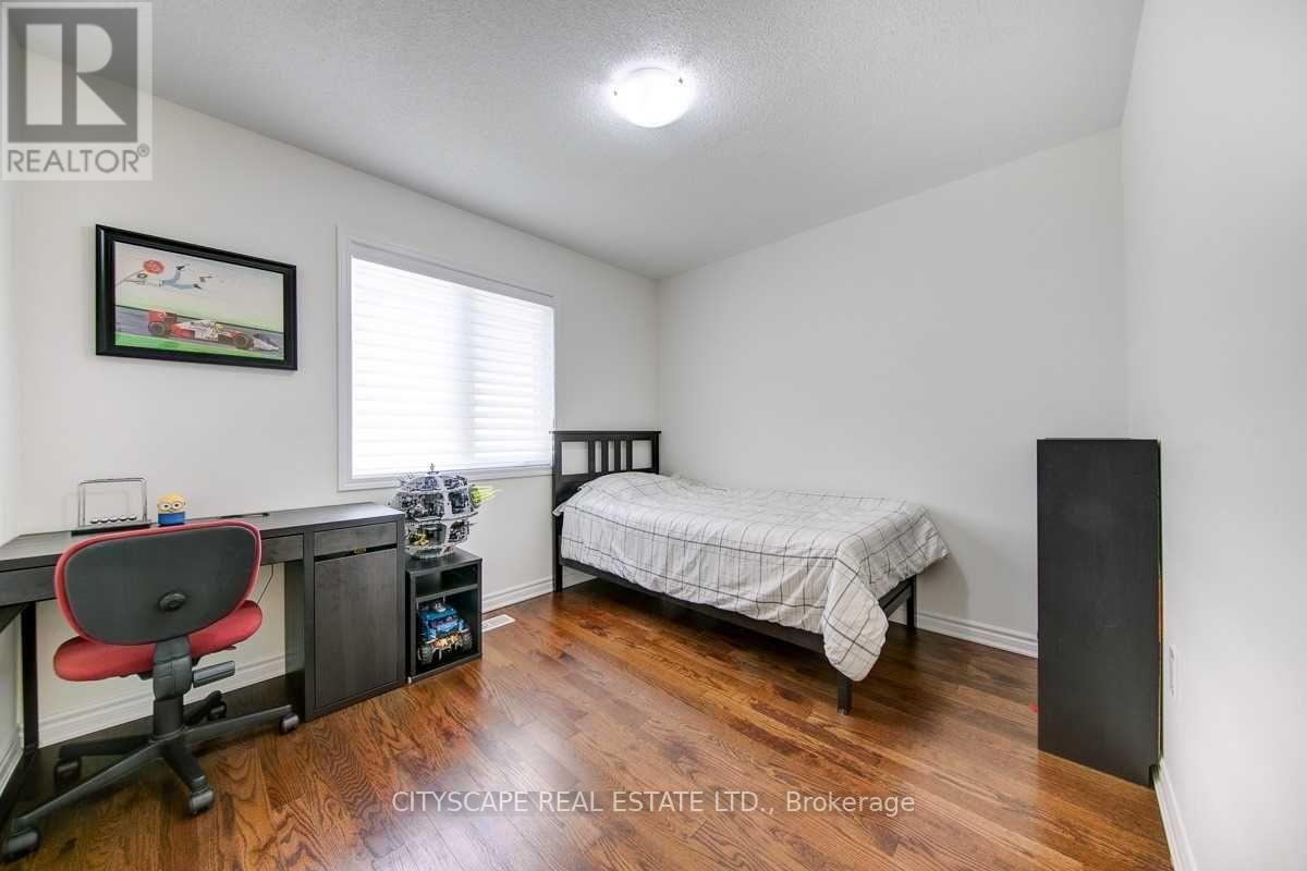 Photo 23 of 141 Hatt Court, Milton ON