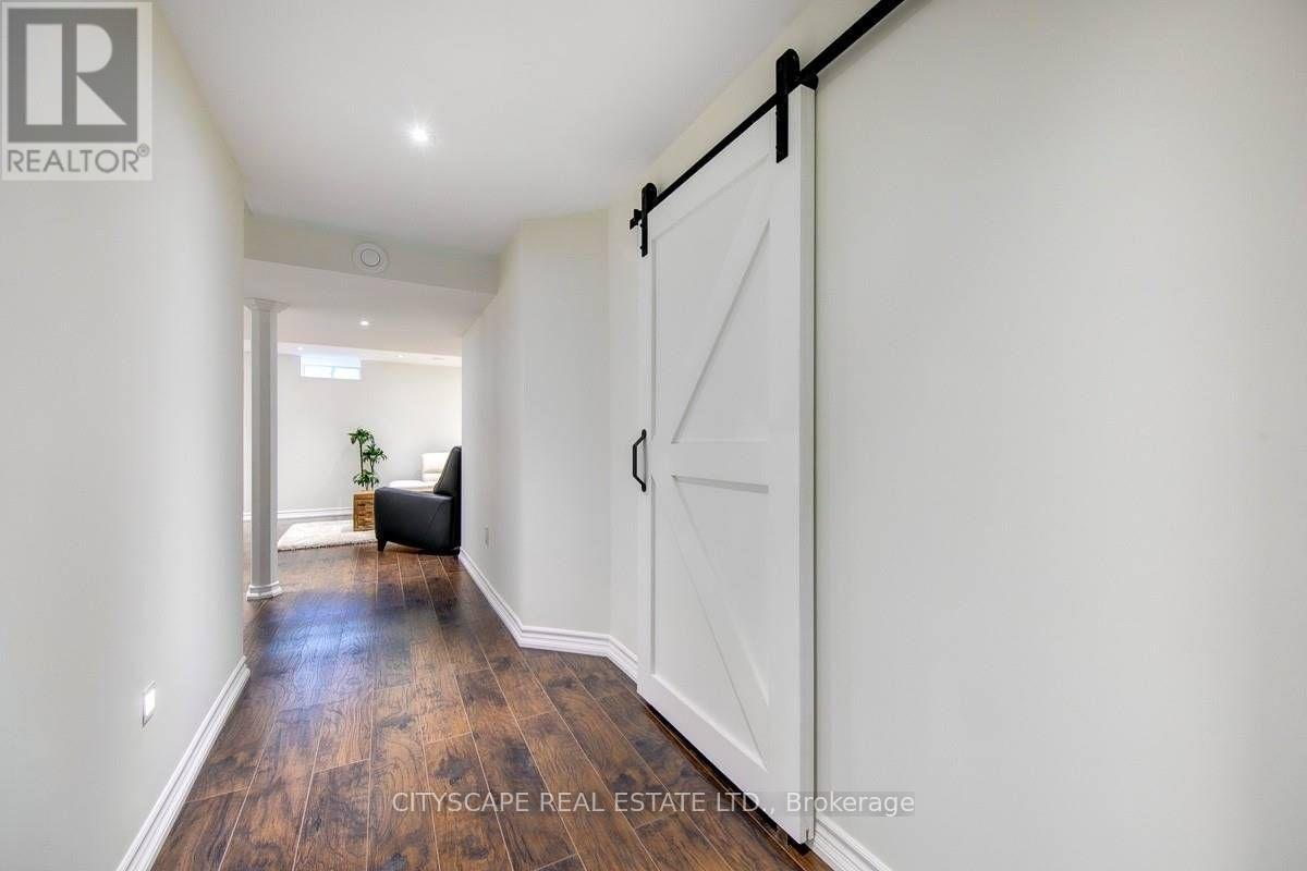Photo 5 of 141 Hatt Court, Milton ON