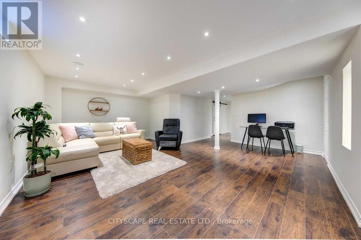 Photo 29 of 141 Hatt Court, Milton ON