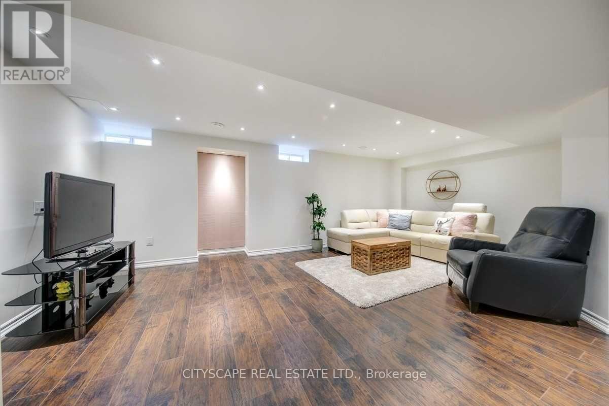 Photo 25 of 141 Hatt Court, Milton ON