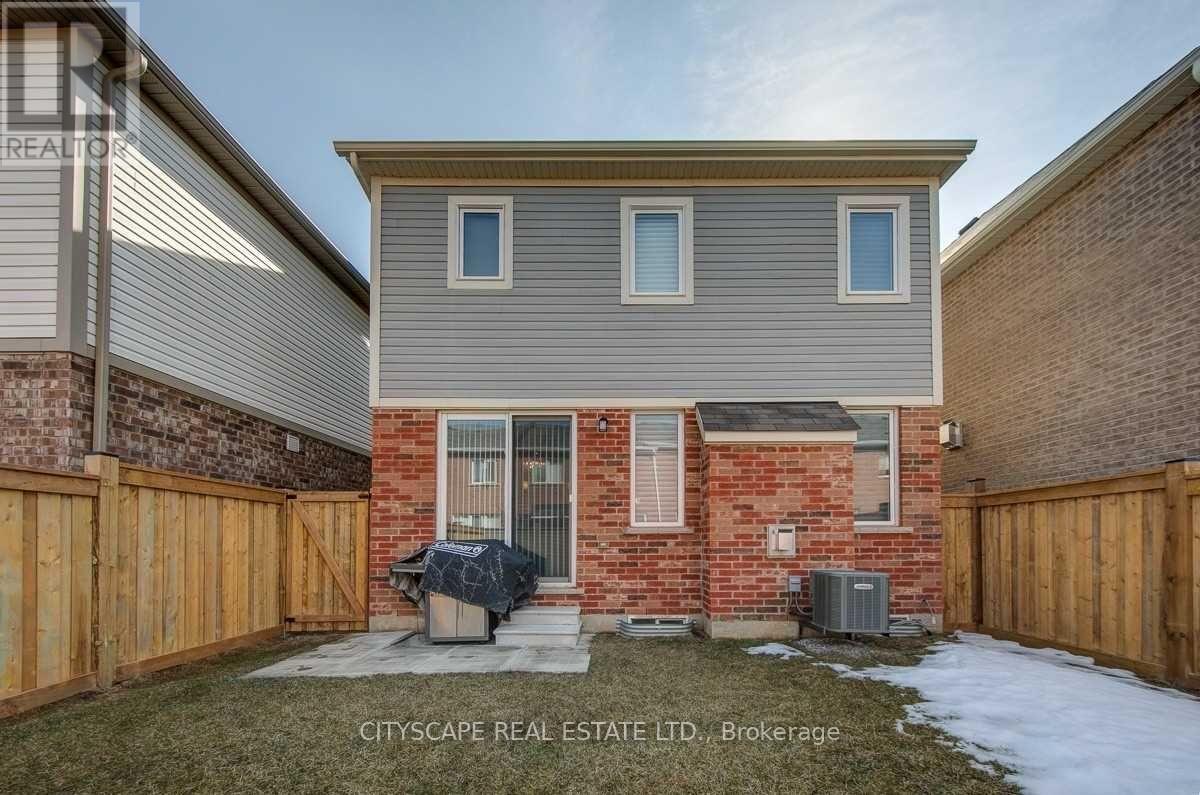Photo 30 of 141 Hatt Court, Milton ON