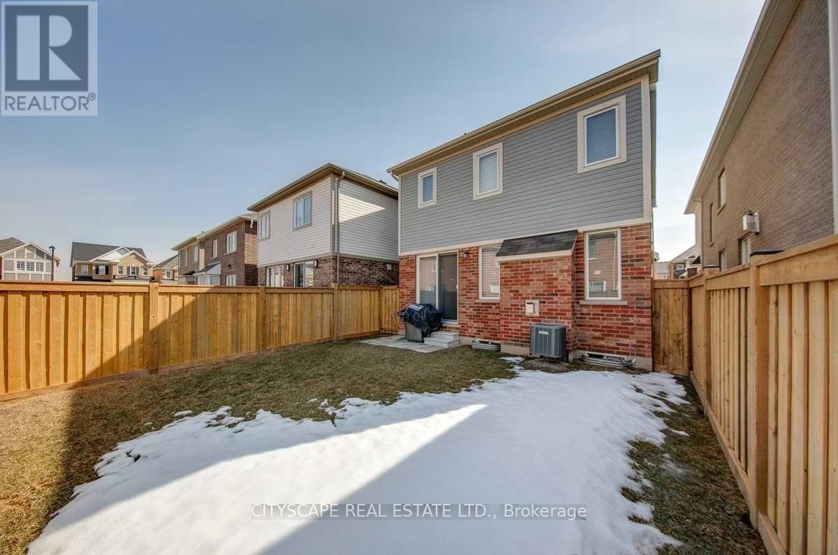 Photo 24 of 141 Hatt Court, Milton ON