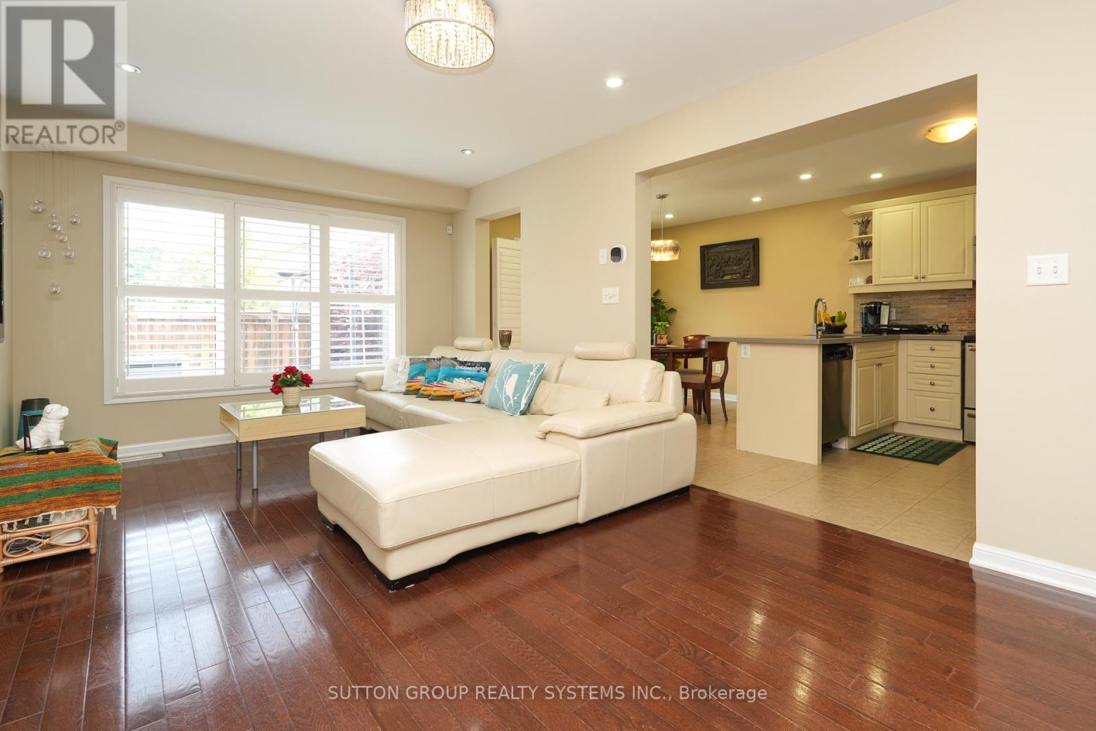 Photo 3 of 35 Bleasdale Avenue, Brampton ON