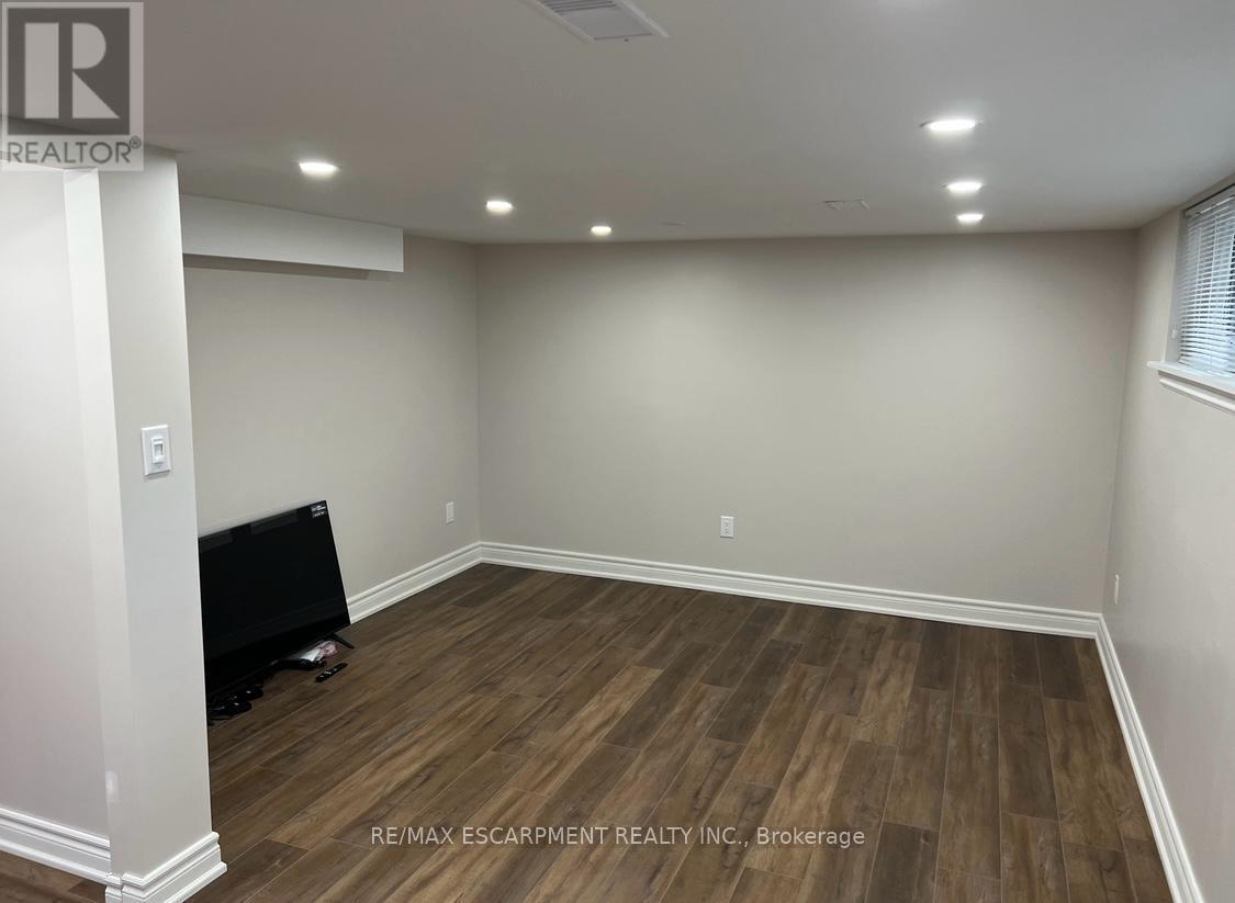 Photo 2 of 49 Gretna Drive, Brampton ON