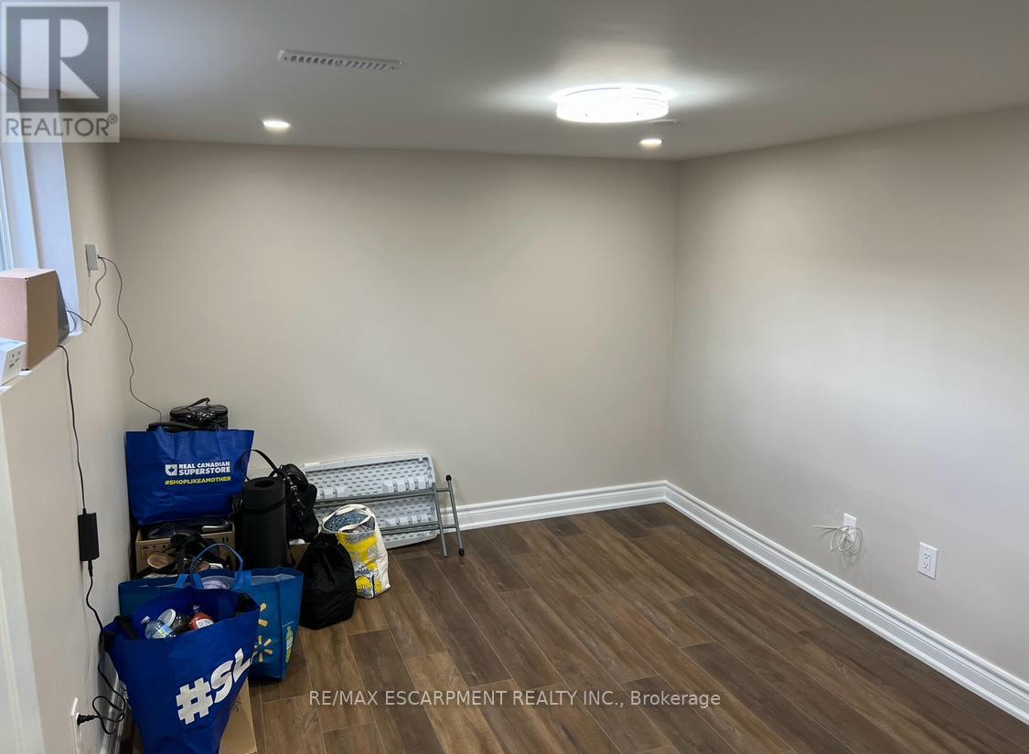 Photo 10 of 49 Gretna Drive, Brampton ON