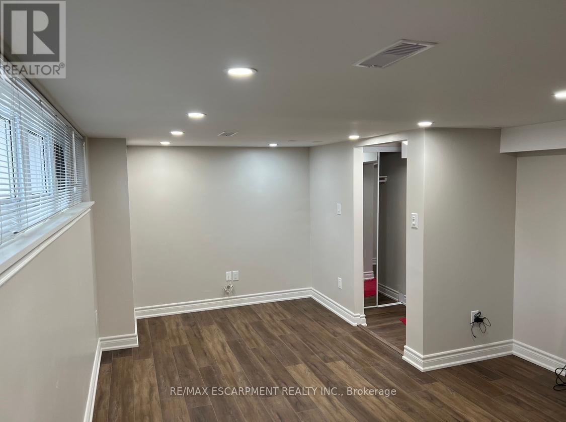 Photo 11 of 49 Gretna Drive, Brampton ON