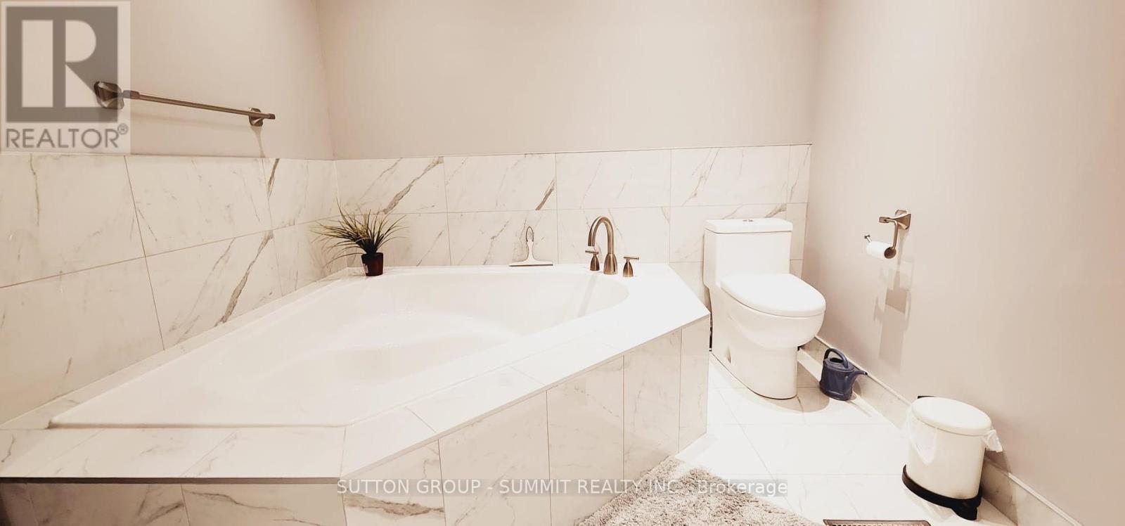 Photo 11 of 1651 Summergrove Crescent, Mississauga ON