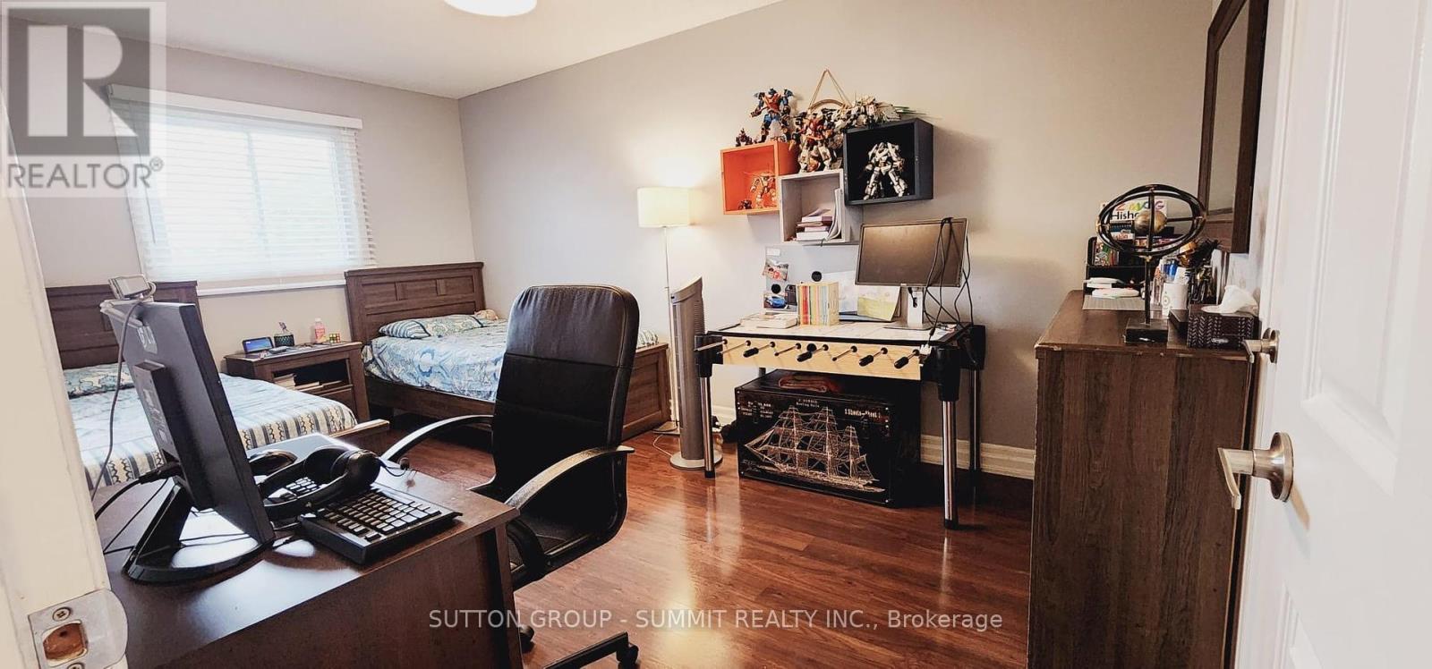 Photo 13 of 1651 Summergrove Crescent, Mississauga ON