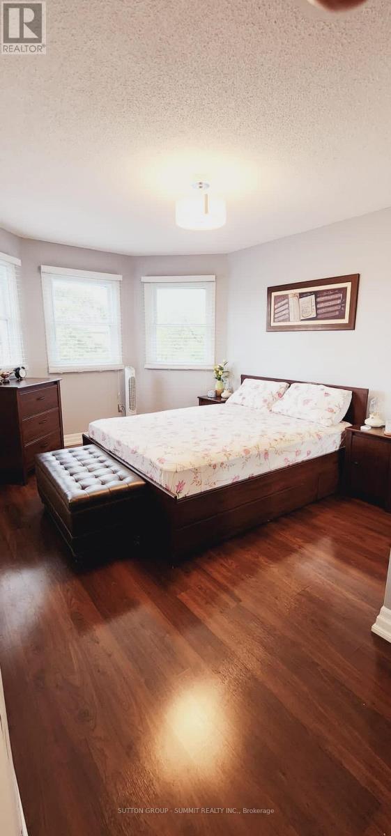 Photo 5 of 1651 Summergrove Crescent, Mississauga ON