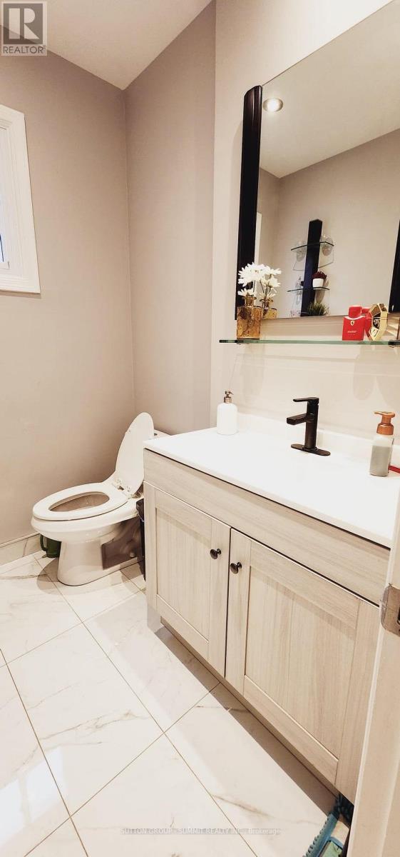 Photo 12 of 1651 Summergrove Crescent, Mississauga ON