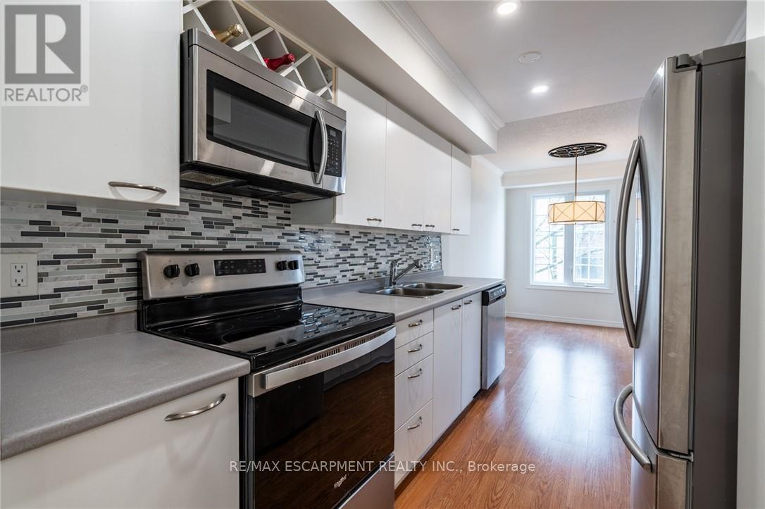Photo 35 of 246 2075 Walkers Line, Burlington ON