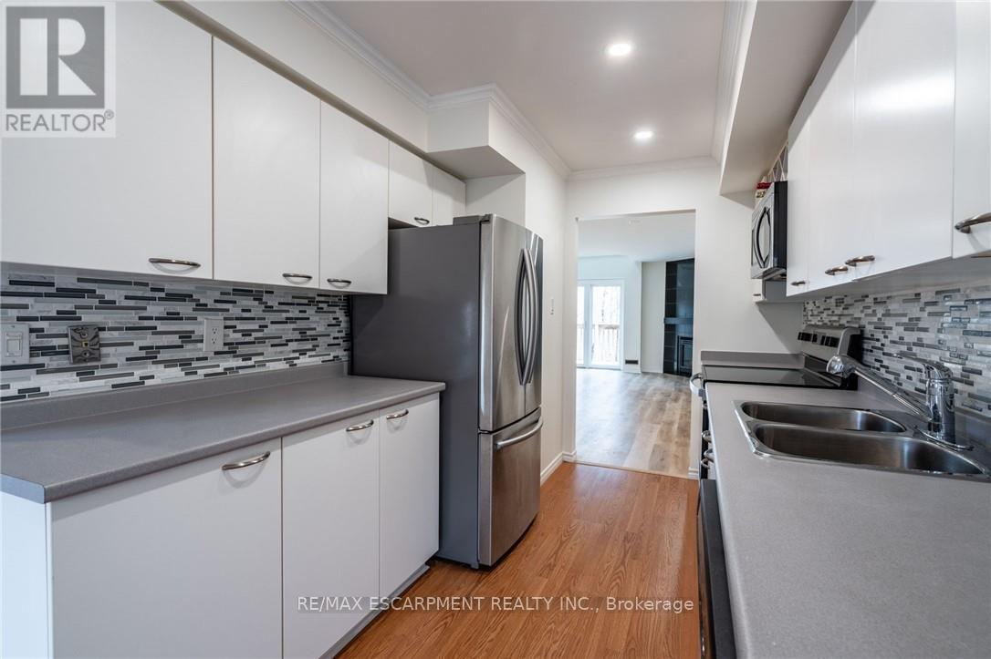 Photo 6 of 246 2075 Walkers Line, Burlington ON