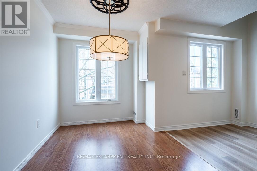Photo 8 of 246 2075 Walkers Line, Burlington ON