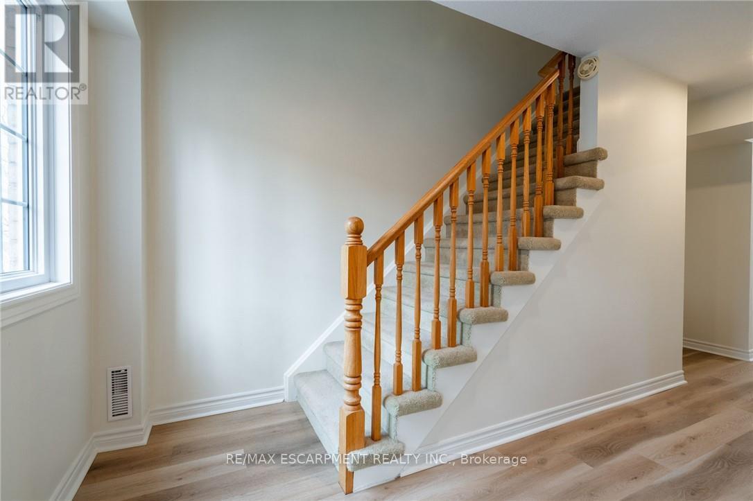 Photo 12 of 246 2075 Walkers Line, Burlington ON