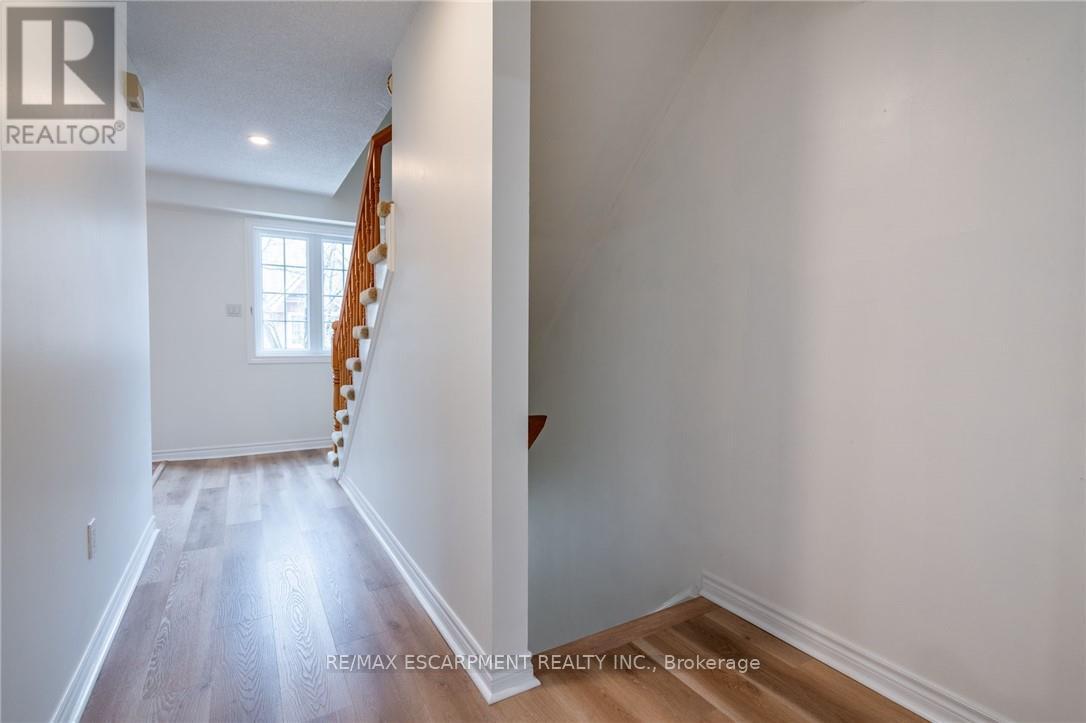 Photo 27 of 246 2075 Walkers Line, Burlington ON