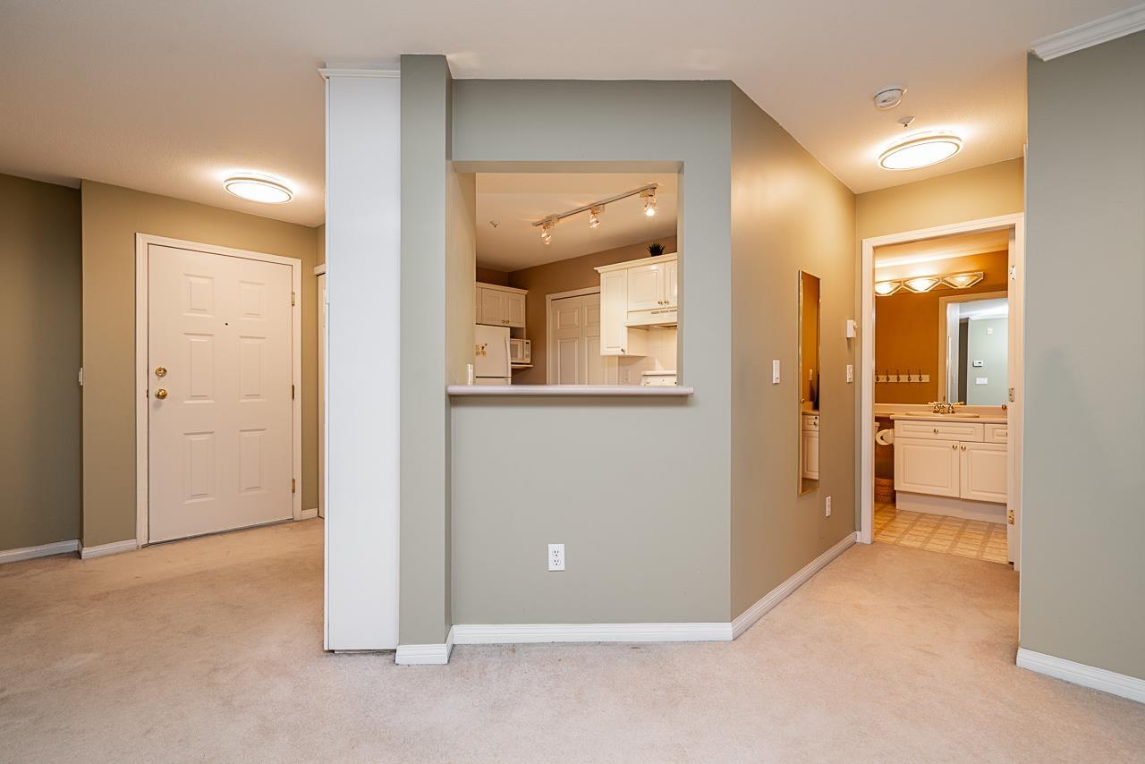 Photo 8 of 306 12155 75 A Avenue, Surrey BC