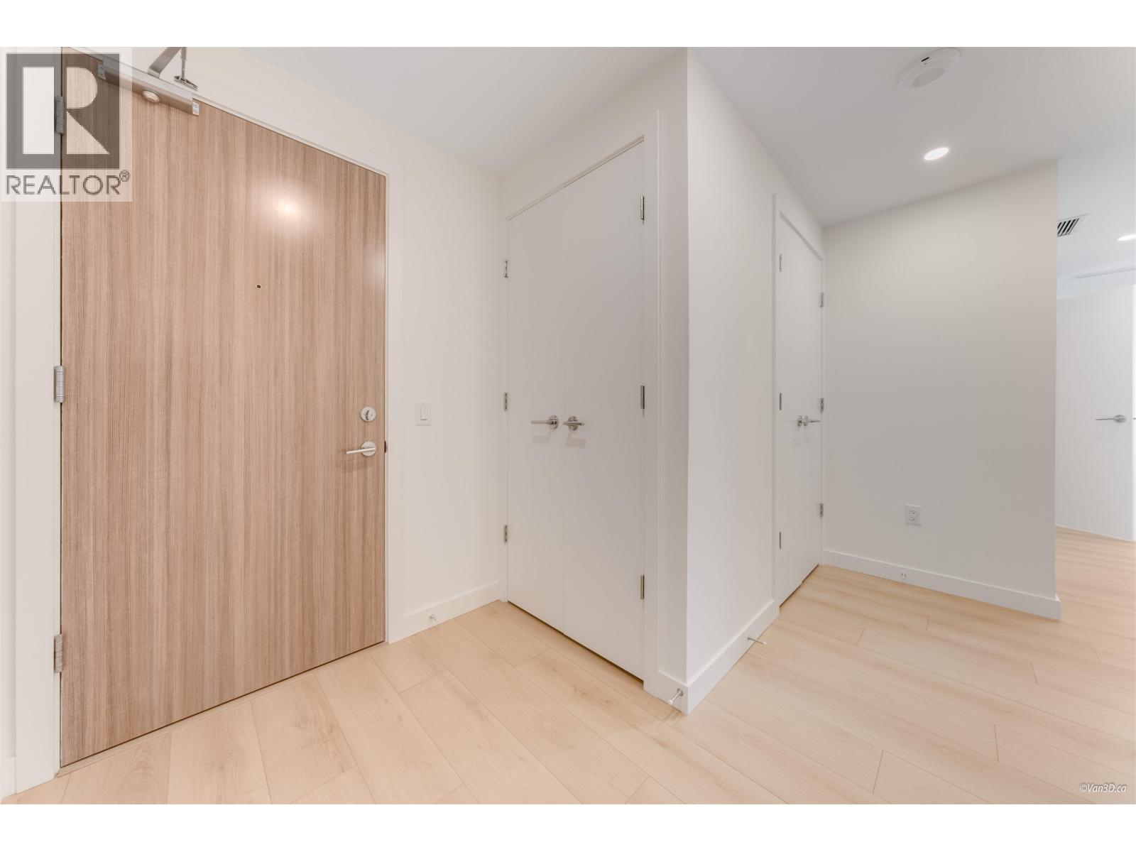 Photo 3 of 1706 6468 Willingdon Avenue, Burnaby BC