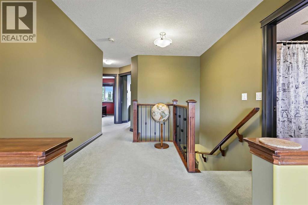 Photo 4 of 66 Crestbrook Hill Sw, Calgary AB
