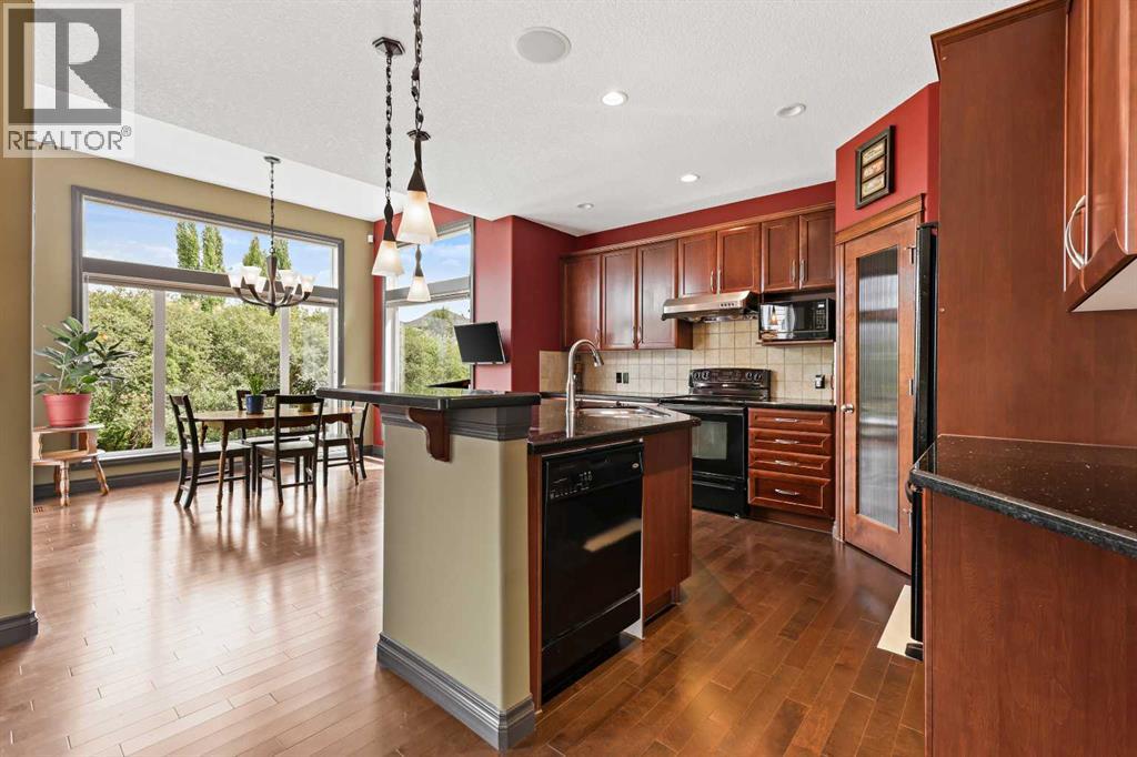 Photo 15 of 66 Crestbrook Hill Sw, Calgary AB