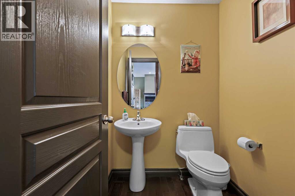 Photo 2 of 66 Crestbrook Hill Sw, Calgary AB
