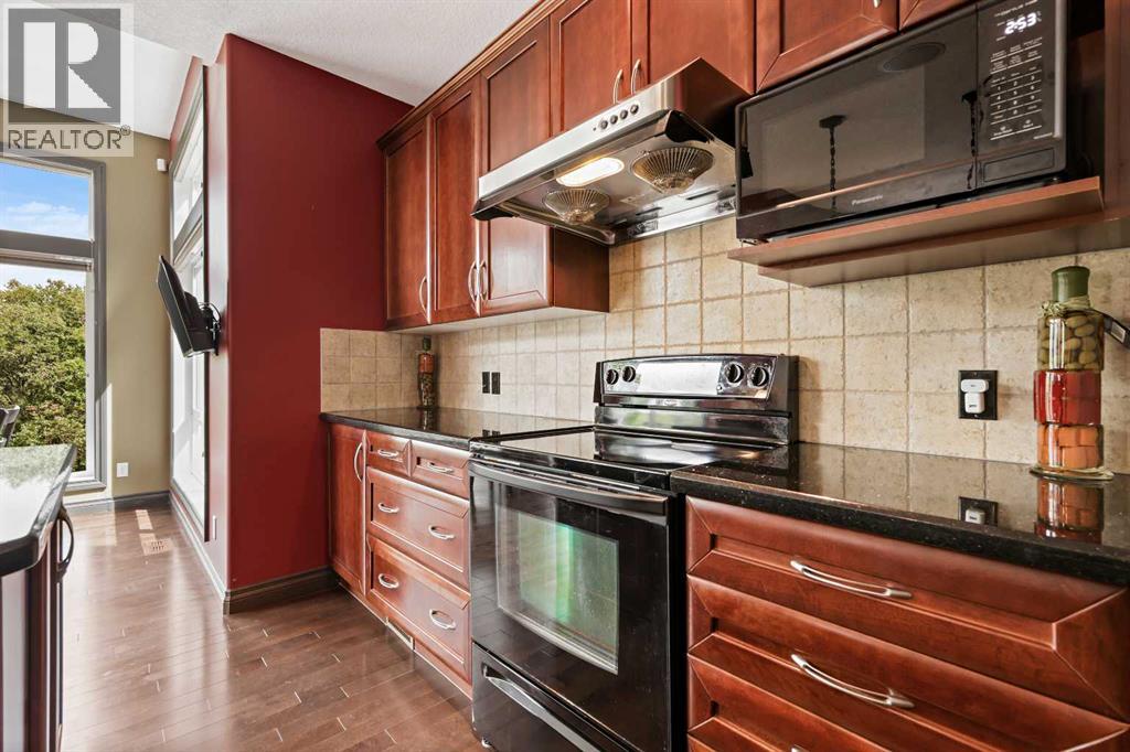 Photo 11 of 66 Crestbrook Hill Sw, Calgary AB