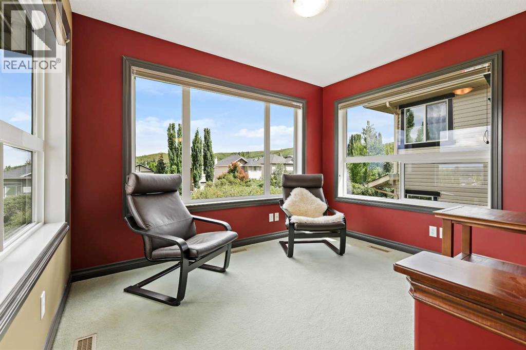 Photo 25 of 66 Crestbrook Hill Sw, Calgary AB