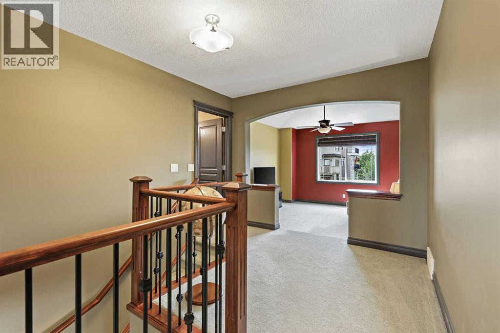 Photo 18 of 66 Crestbrook Hill Sw, Calgary AB