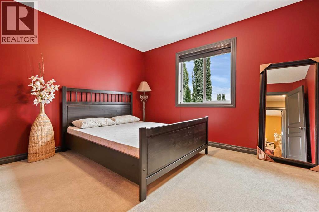Photo 12 of 66 Crestbrook Hill Sw, Calgary AB