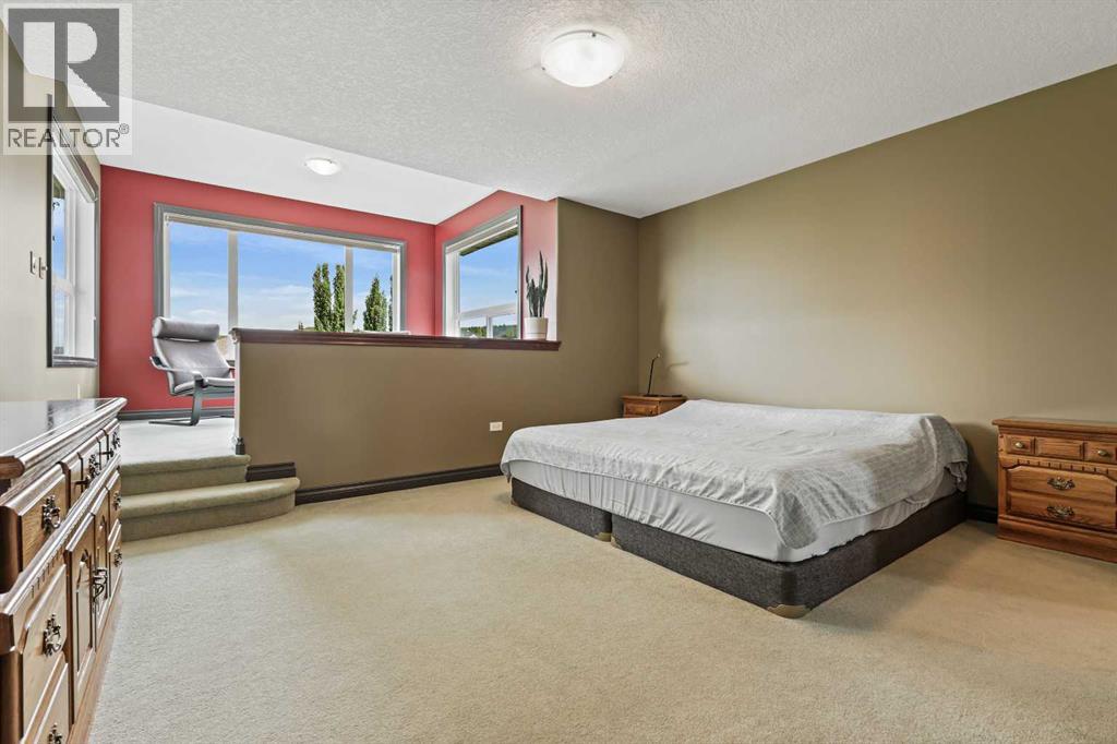 Photo 8 of 66 Crestbrook Hill Sw, Calgary AB