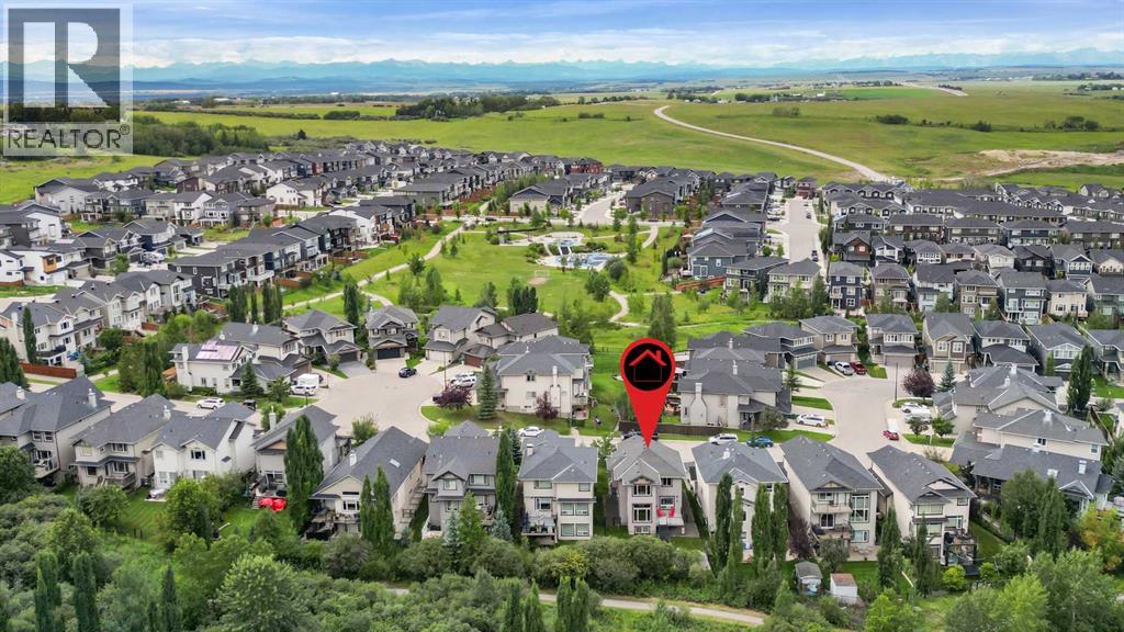 Photo 3 of 66 Crestbrook Hill Sw, Calgary AB
