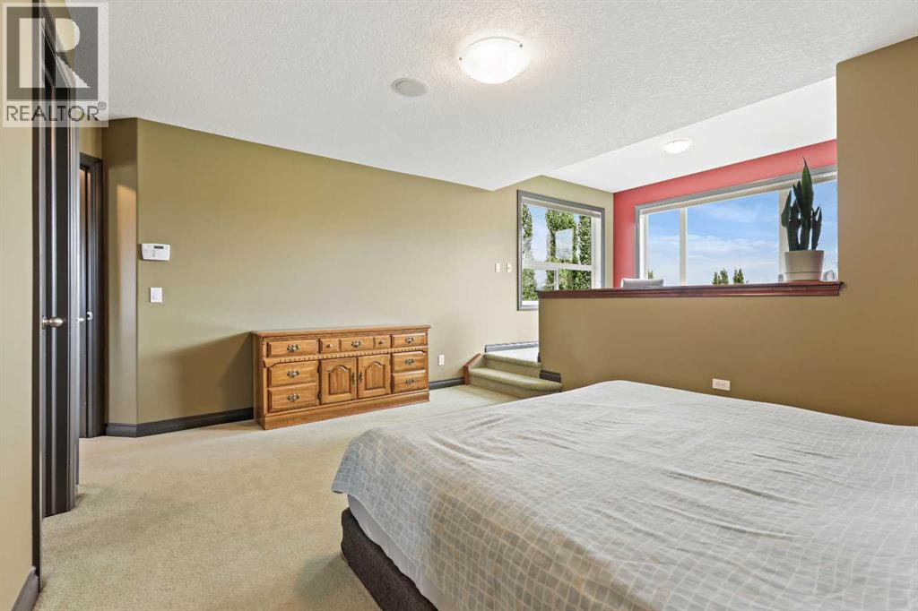 Photo 28 of 66 Crestbrook Hill Sw, Calgary AB