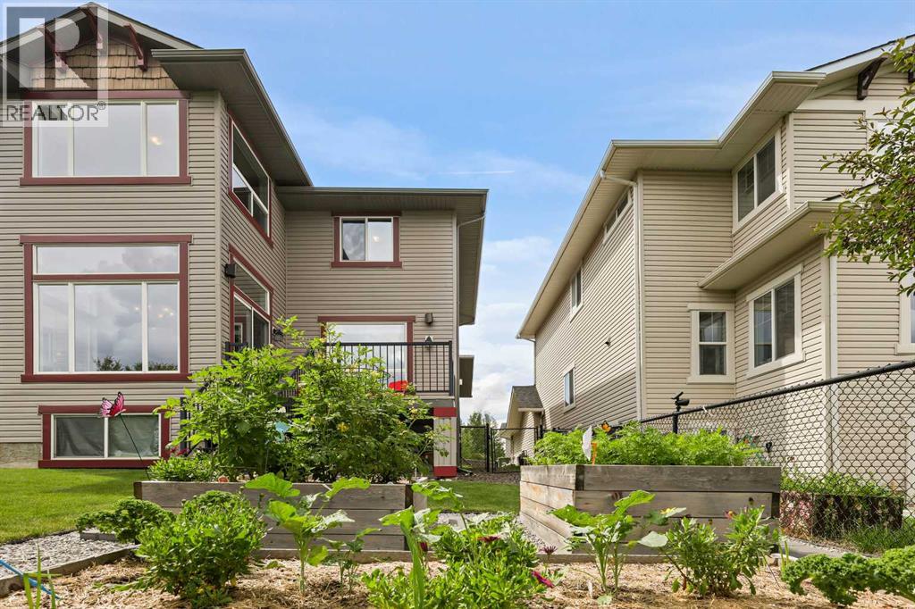 Photo 17 of 66 Crestbrook Hill Sw, Calgary AB