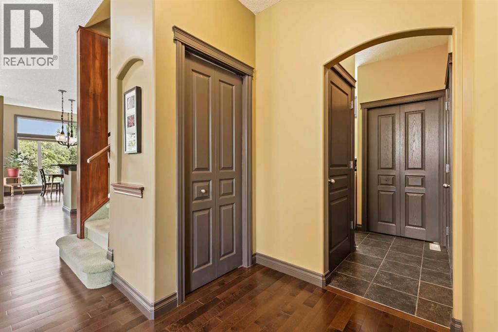 Photo 6 of 66 Crestbrook Hill Sw, Calgary AB