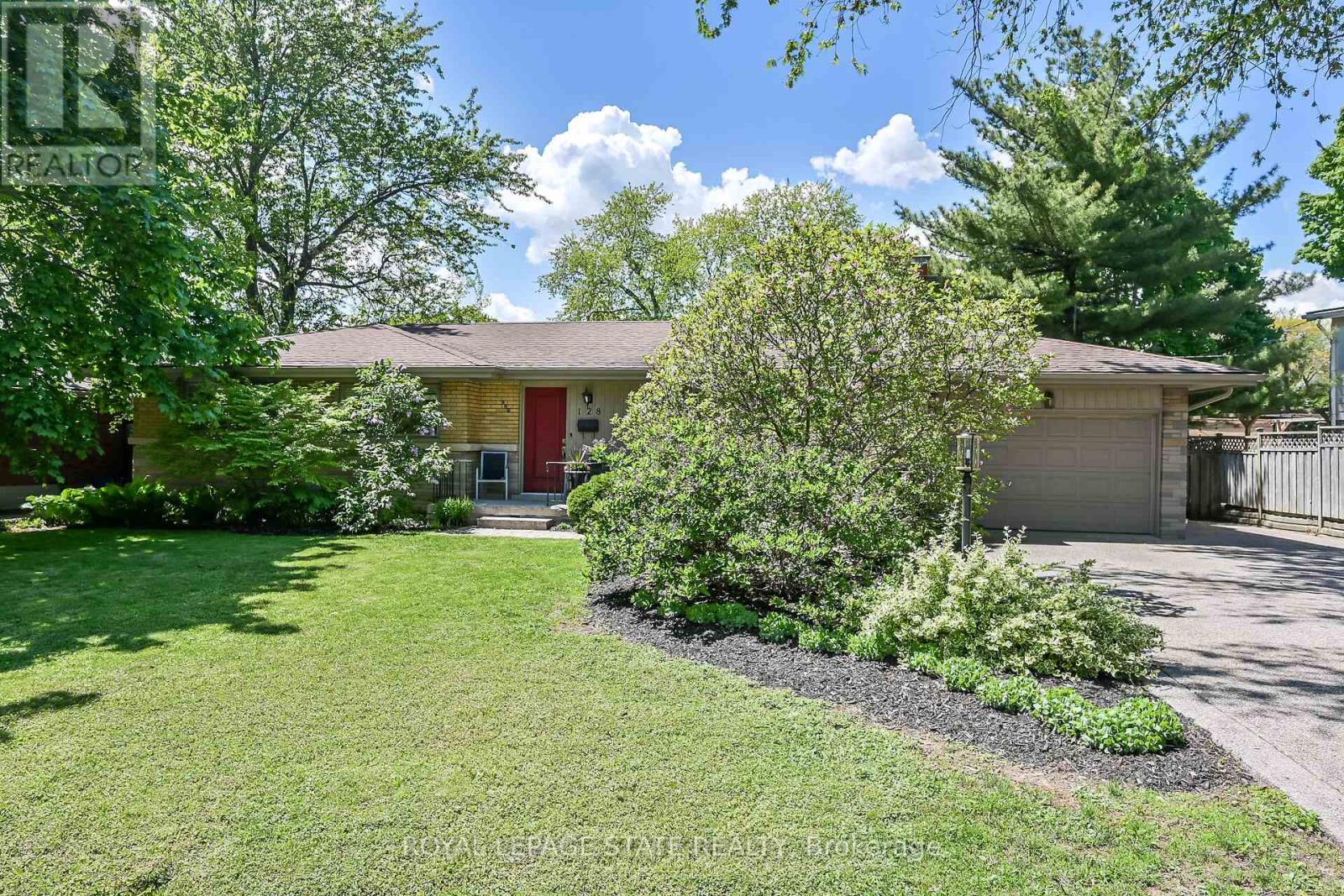 Photo 6 of 128 Oneida Boulevard, Hamilton ON