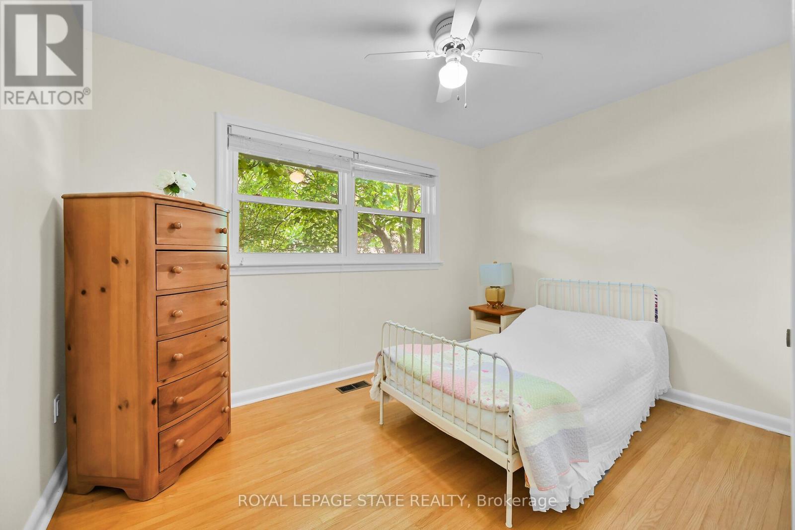 Photo 17 of 128 Oneida Boulevard, Hamilton ON