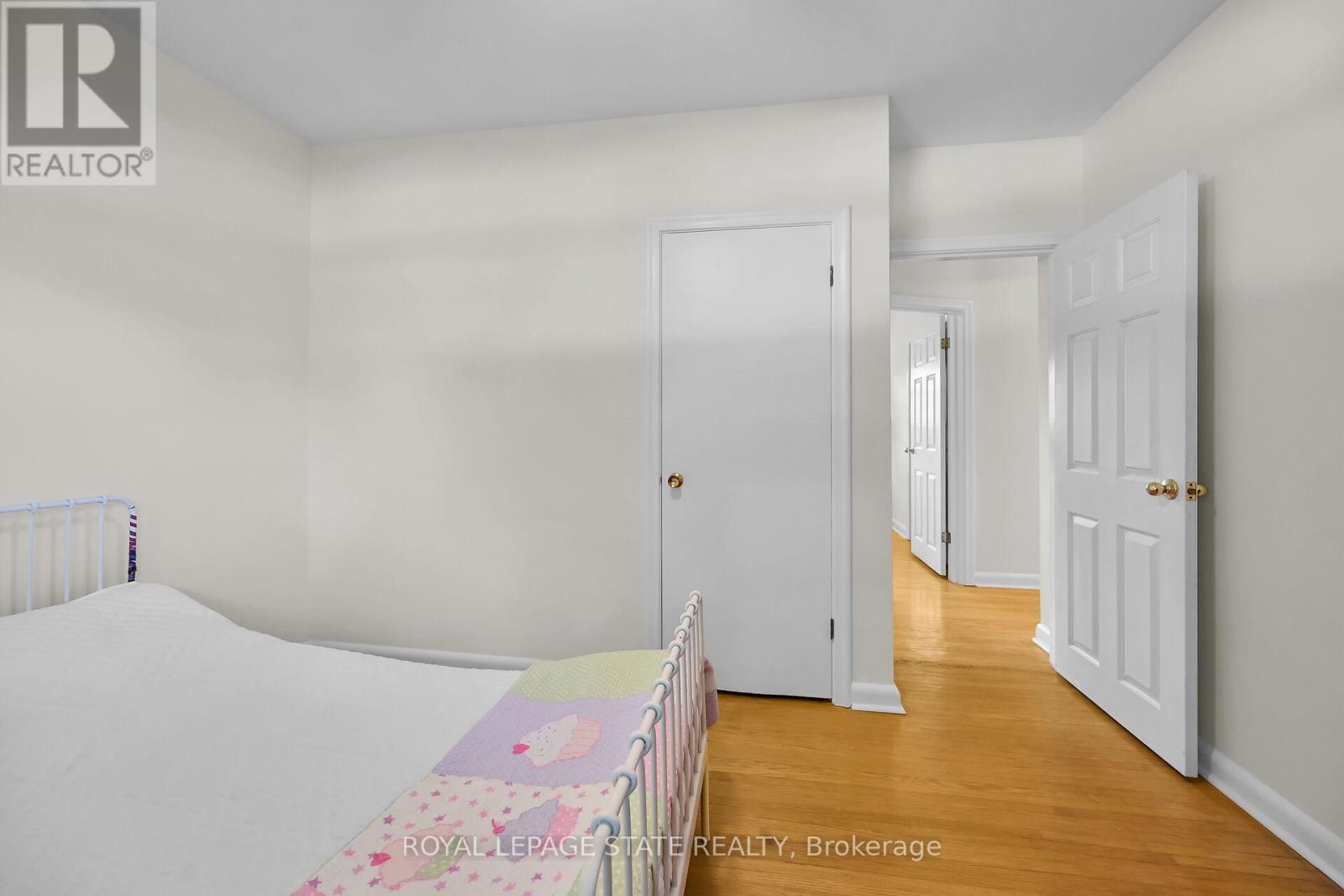 Photo 5 of 128 Oneida Boulevard, Hamilton ON