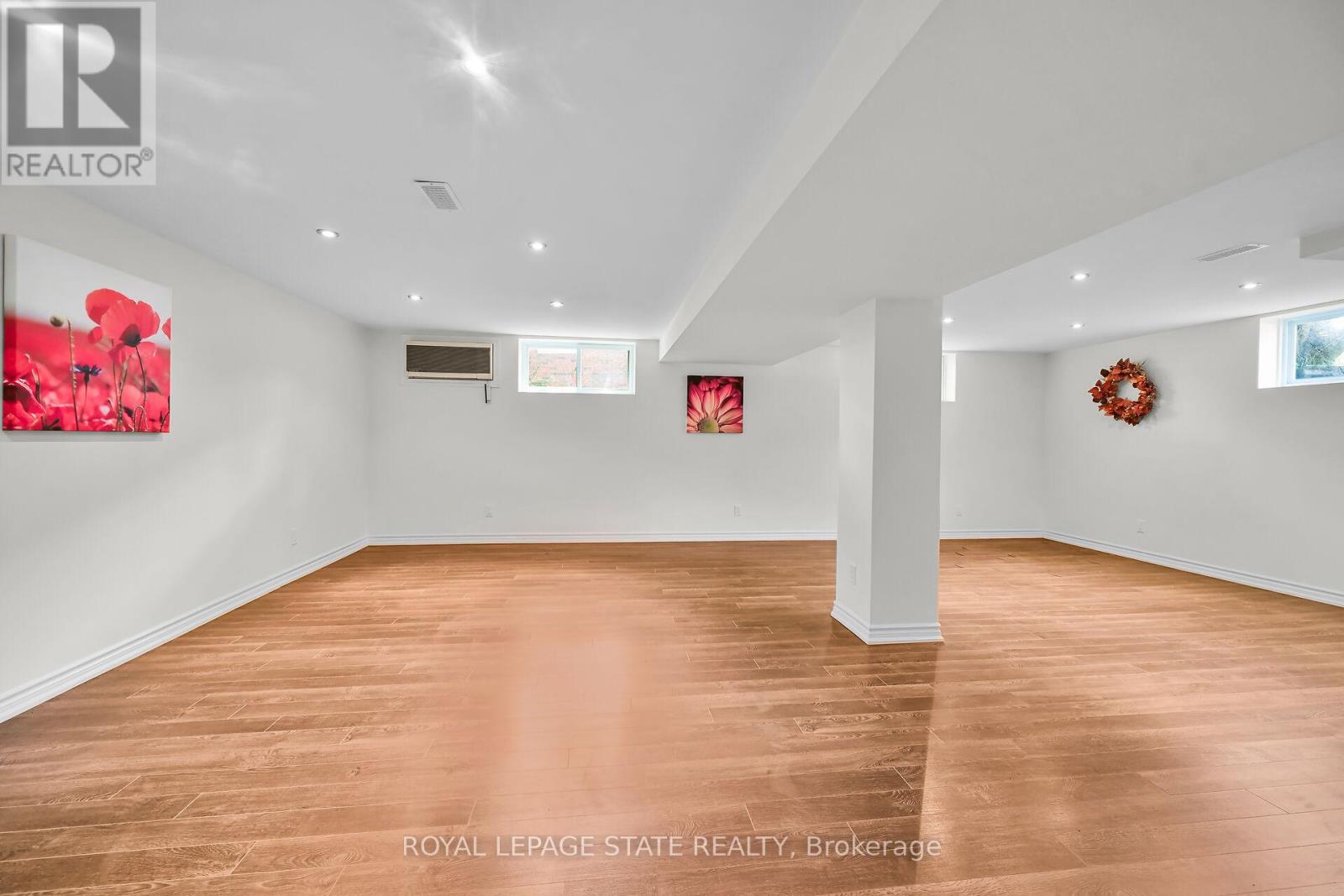 Photo 22 of 128 Oneida Boulevard, Hamilton ON