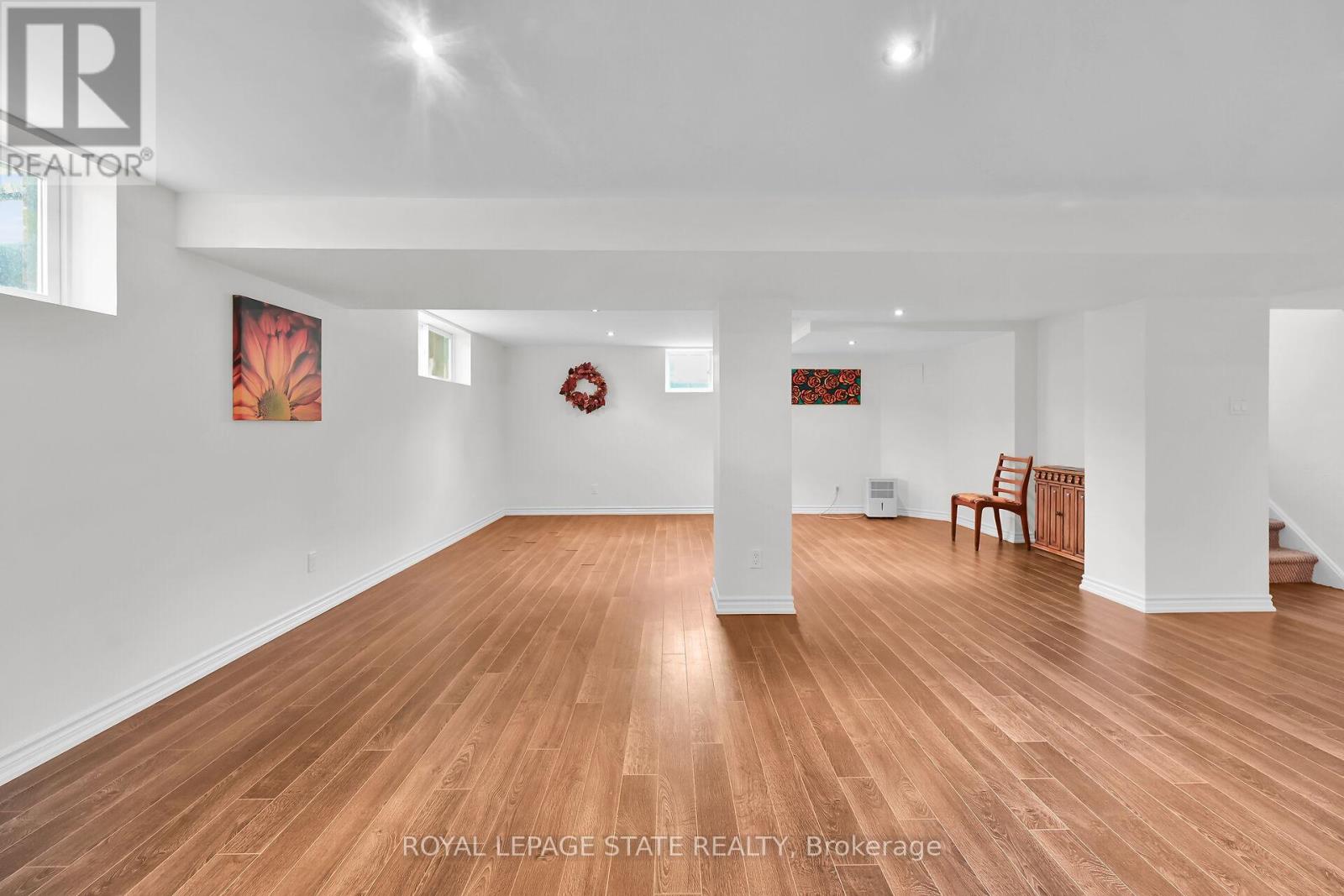 Photo 12 of 128 Oneida Boulevard, Hamilton ON