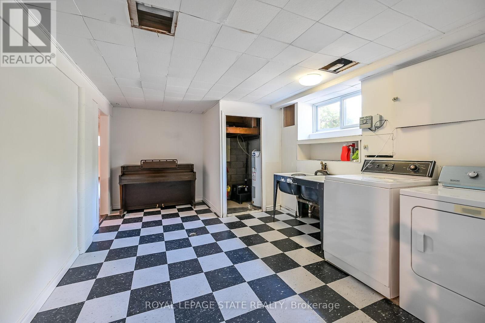 Photo 41 of 128 Oneida Boulevard, Hamilton ON