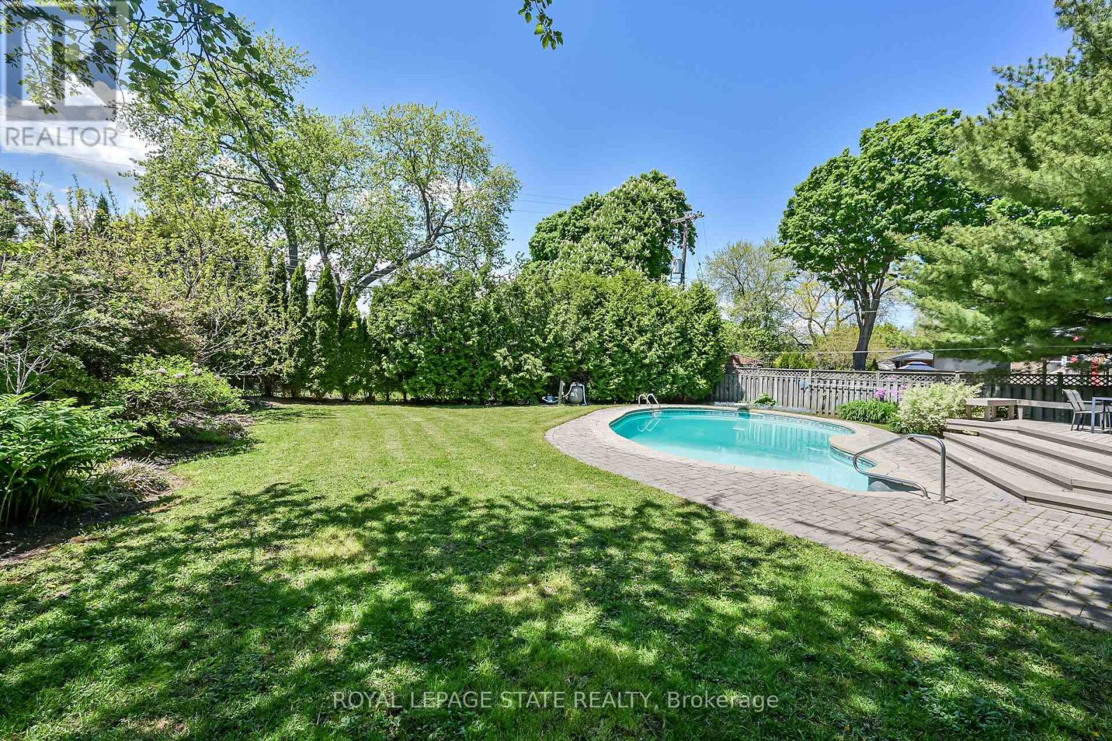 Photo 15 of 128 Oneida Boulevard, Hamilton ON