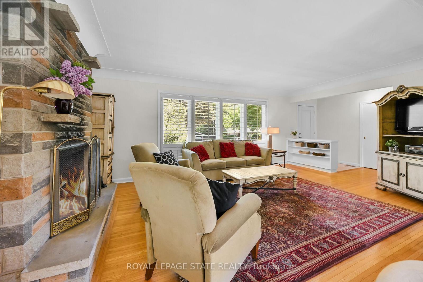 Photo 39 of 128 Oneida Boulevard, Hamilton ON