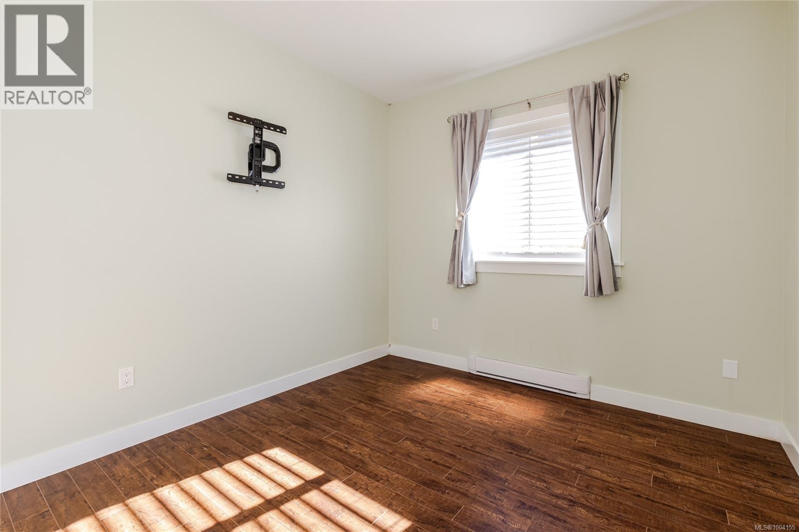 Photo 3 of 2235 Bourbon Rd, Nanaimo BC