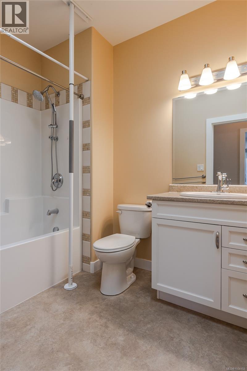 Photo 6 of 2235 Bourbon Rd, Nanaimo BC