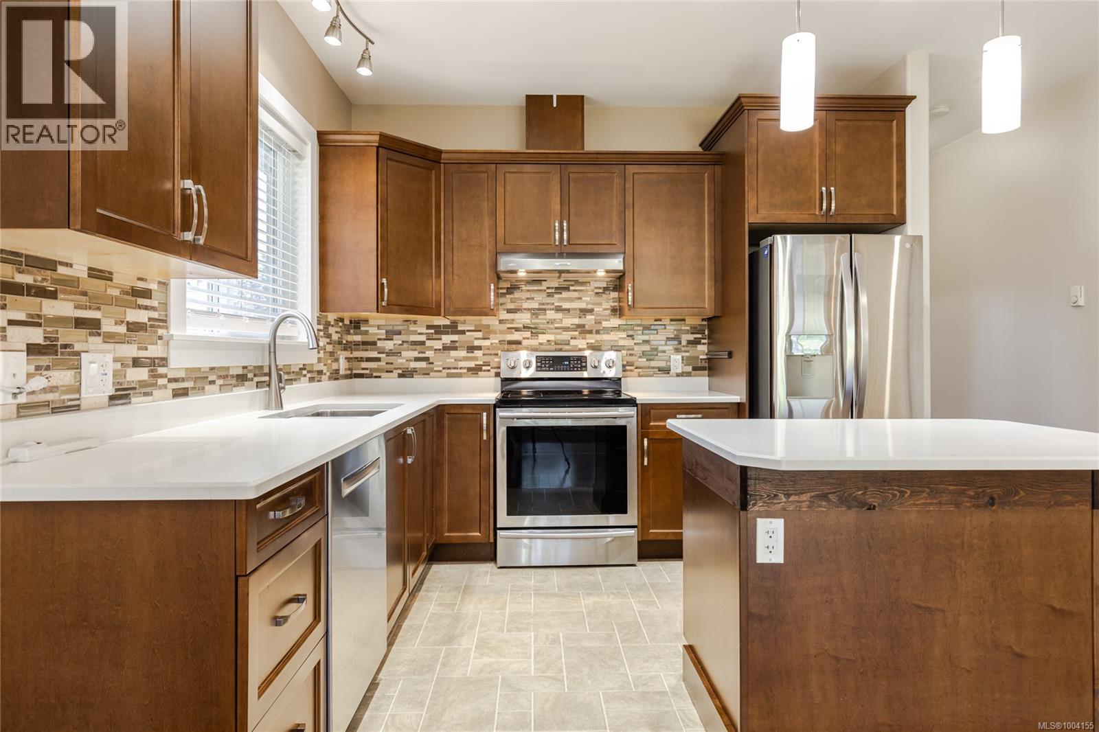 Photo 10 of 2235 Bourbon Rd, Nanaimo BC