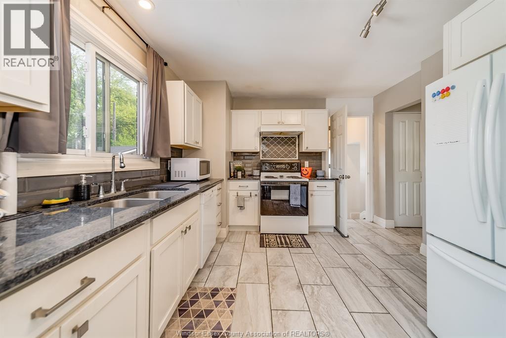 Photo 8 of 3536 Wolfe Court, Windsor ON