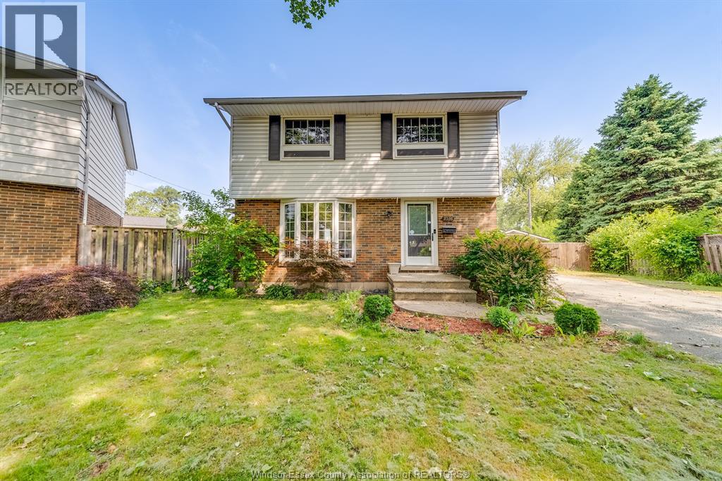 Photo 5 of 3536 Wolfe Court, Windsor ON
