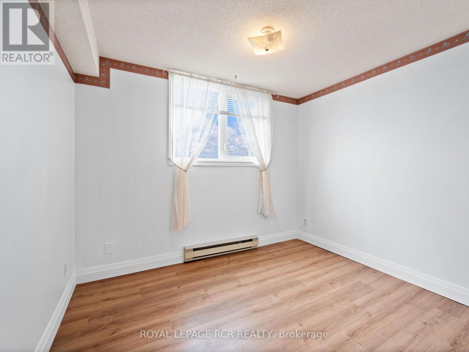 Photo 13 of 58 16 Fourth Street, Orangeville ON